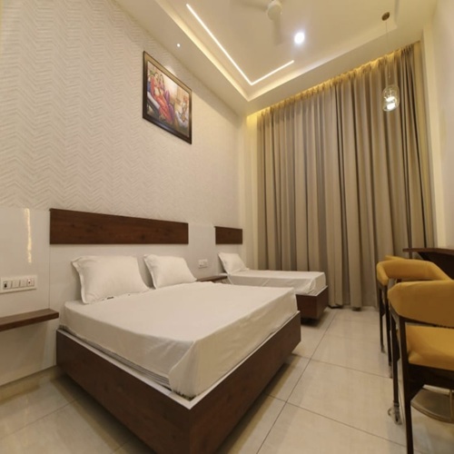 Shri Gajanan Maharaj Sansthan Trimbakeshwar 3 Bed AC Room